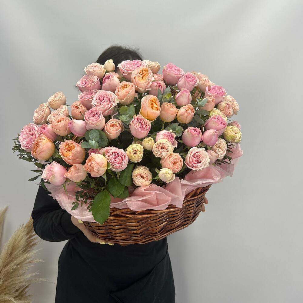 Корзина кустовых роз