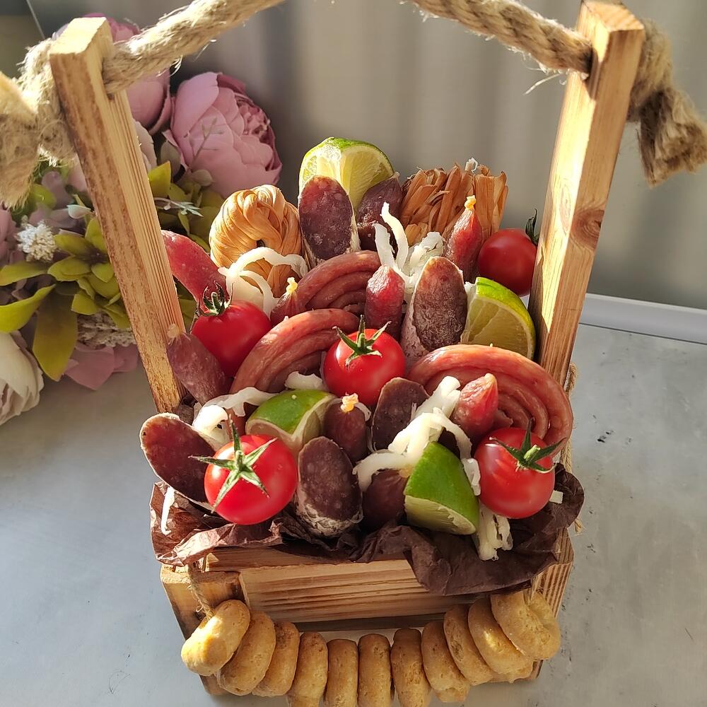 Ящик мясной с сушками к празднику