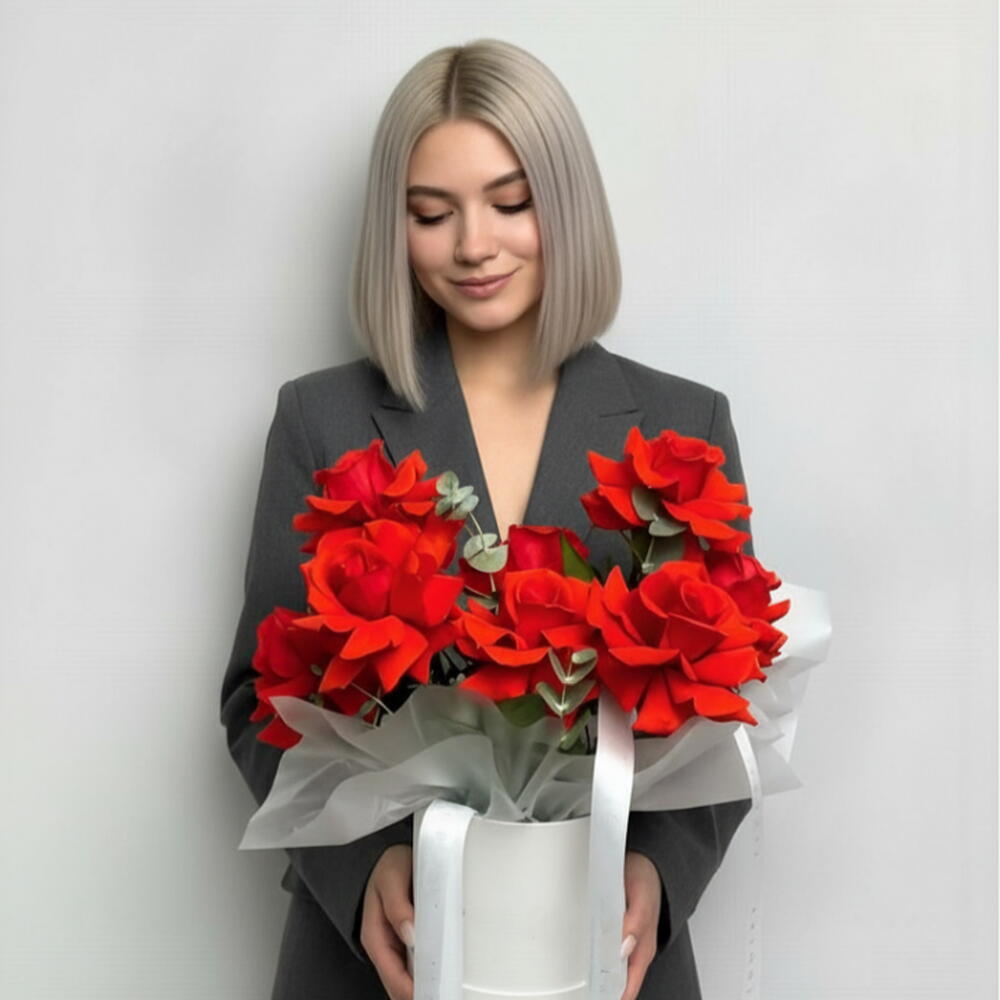 Композиция в шляпной коробке Насыщенная Нина S (11 роз)