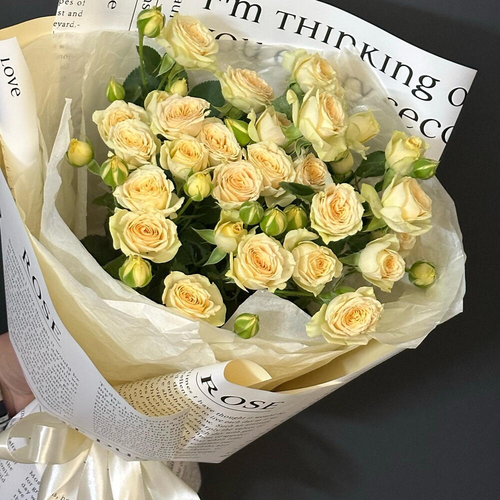 Букет из кустовой  розы «Roses»