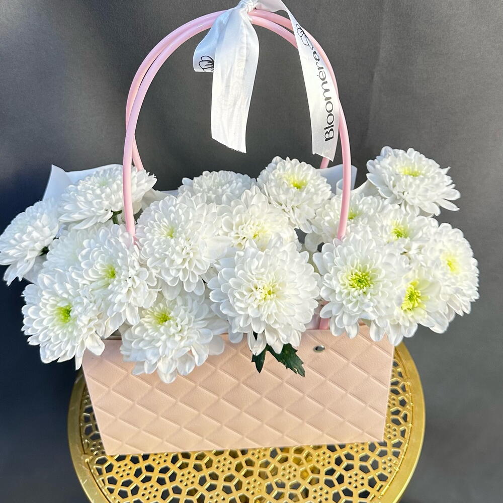 Purse with spray chrysanthemums