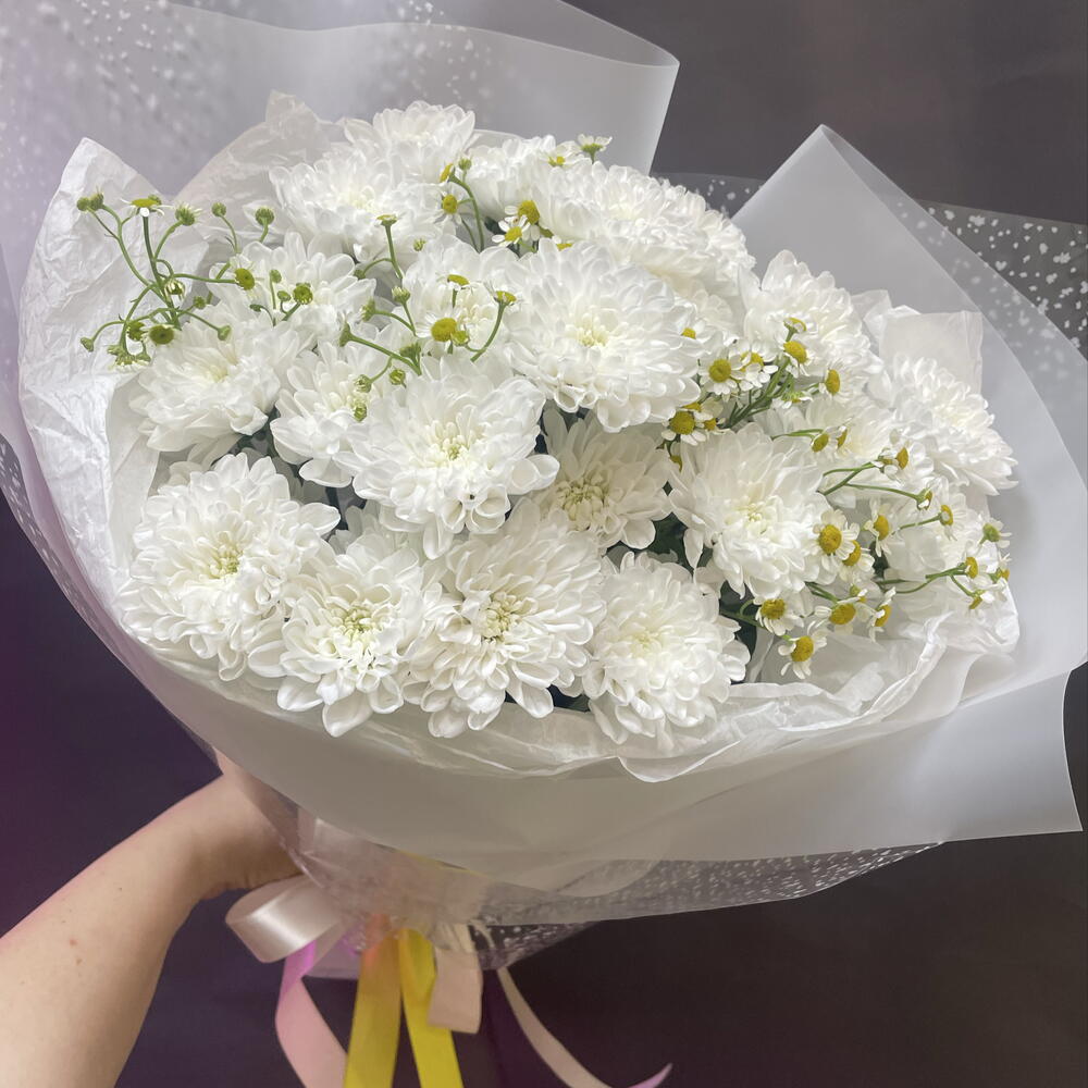 Букет в белом с ромашками