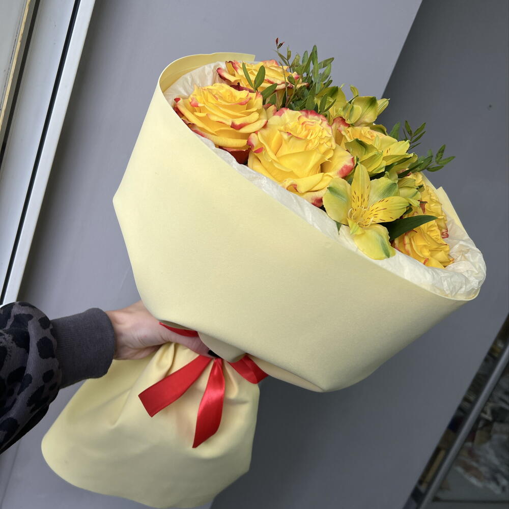 Солнечный букет с розами