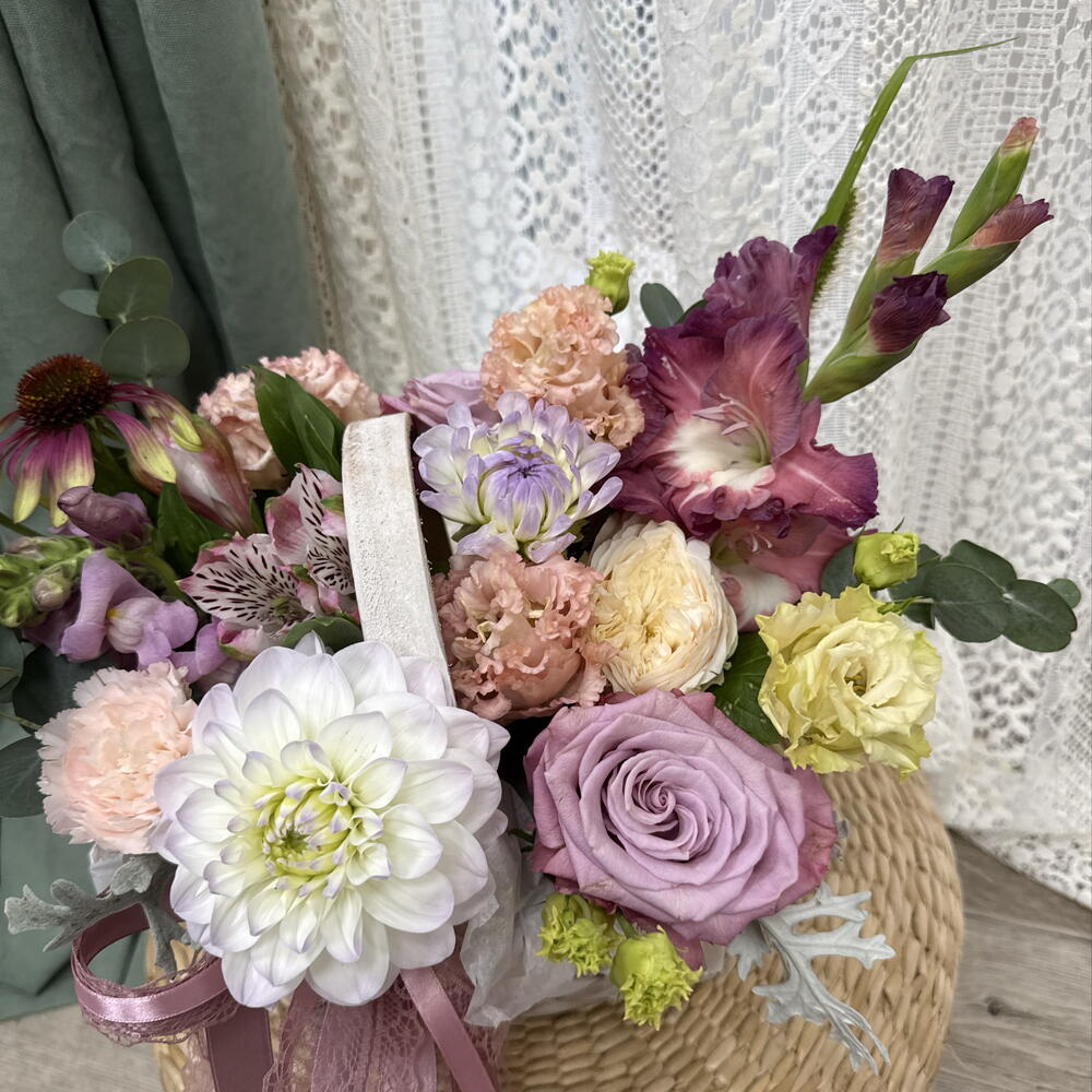 Цветы в лукошке💜