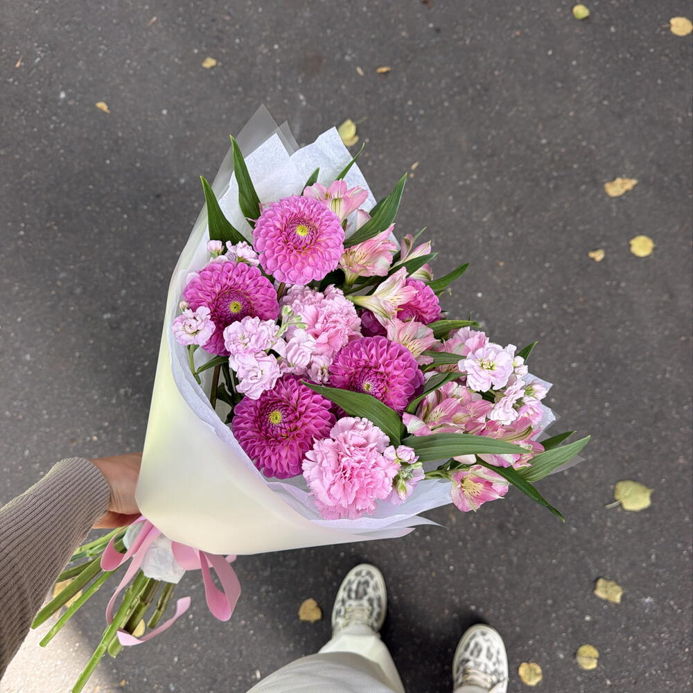 Букет с георгинами
