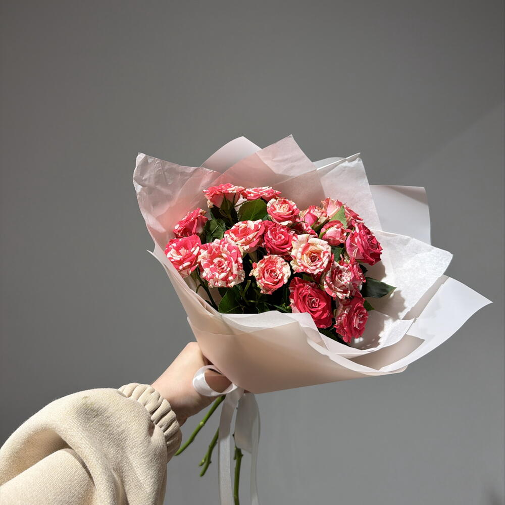 Букет -комплимент из кустовой розы 🌹