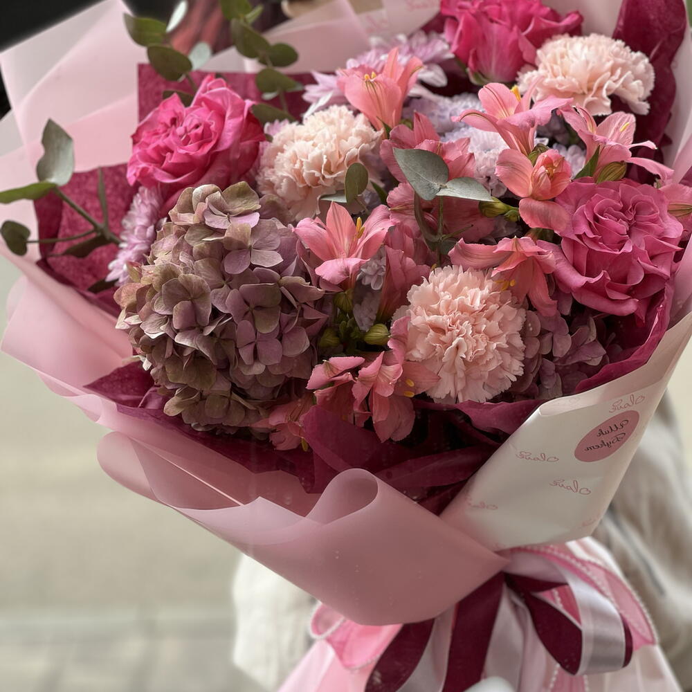 Букет с гортензиями,розами и эвкалиптом💕