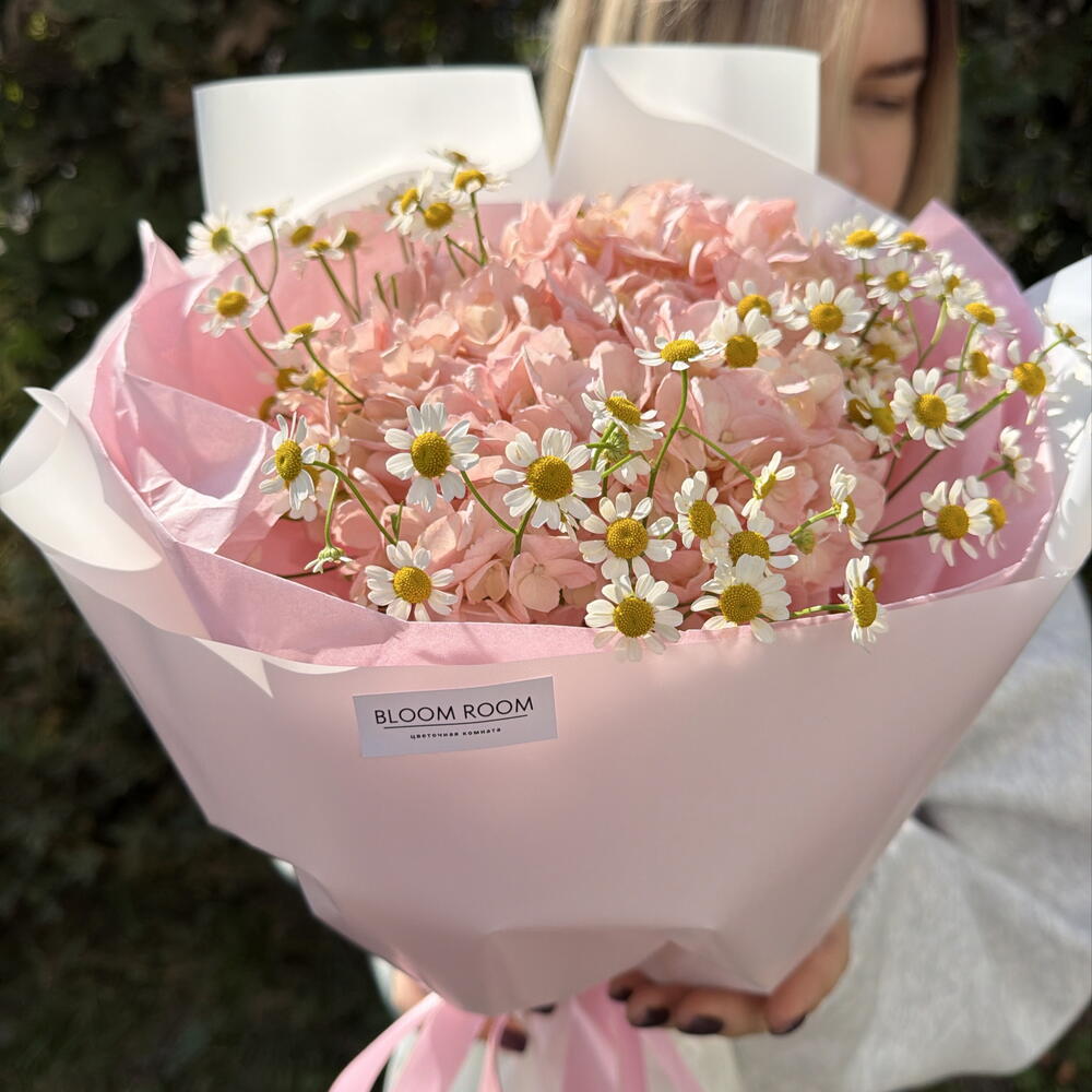 Розовый букет-комплимент Bloom room, гортензия, ромашка🌿