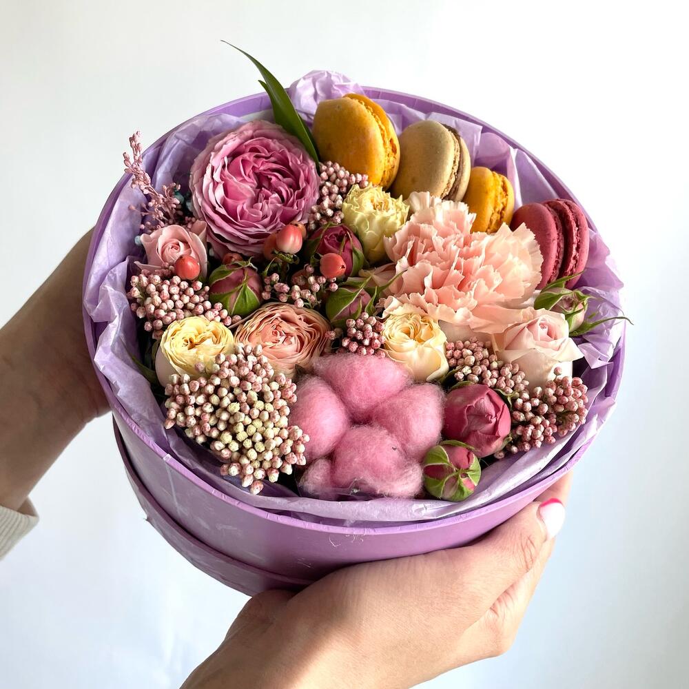 Коробка Лиловый шик с макаронс