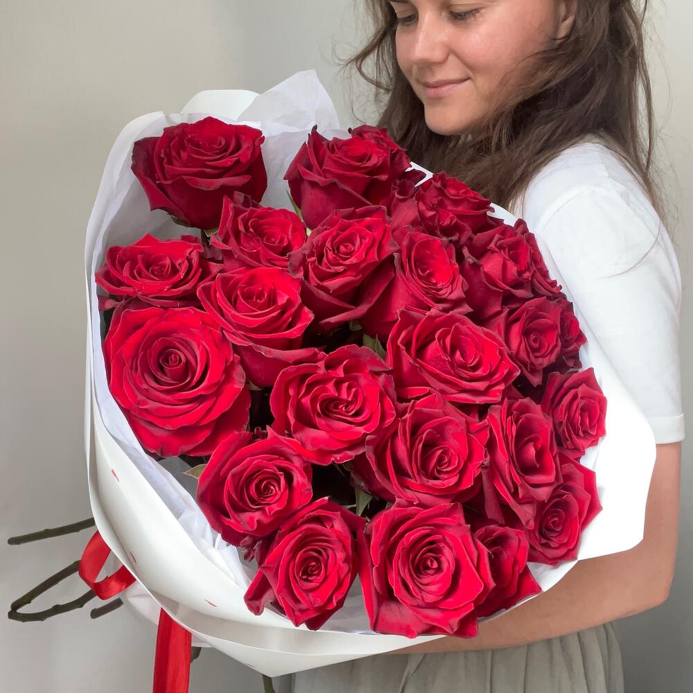 25 роз бордовых