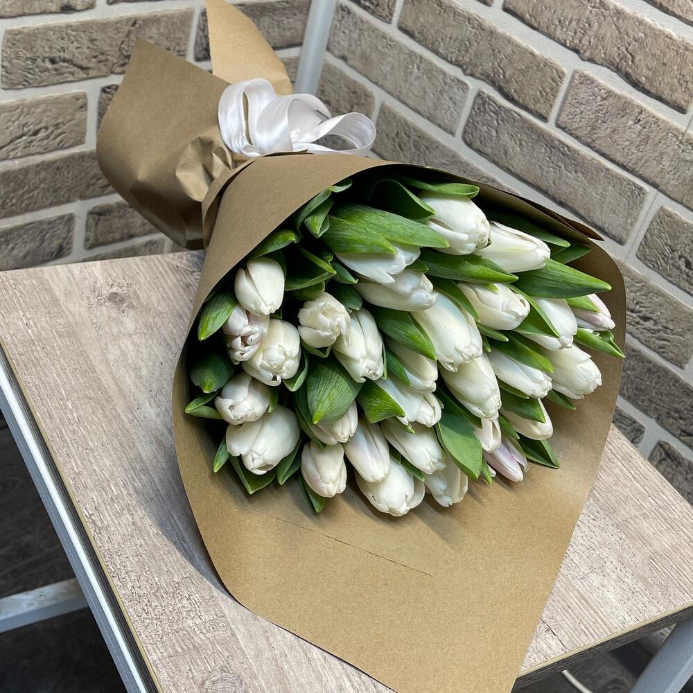Белые тюльпаны 🌷