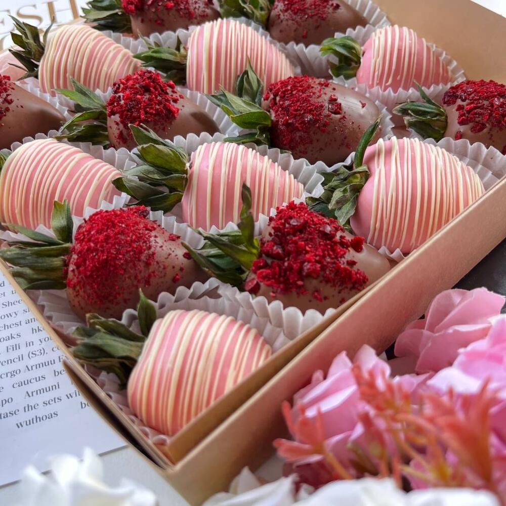 Клубника в шоколаде ХИТ + подарок от Vivienne Sabo — румяна MACARON 16-20 ягод