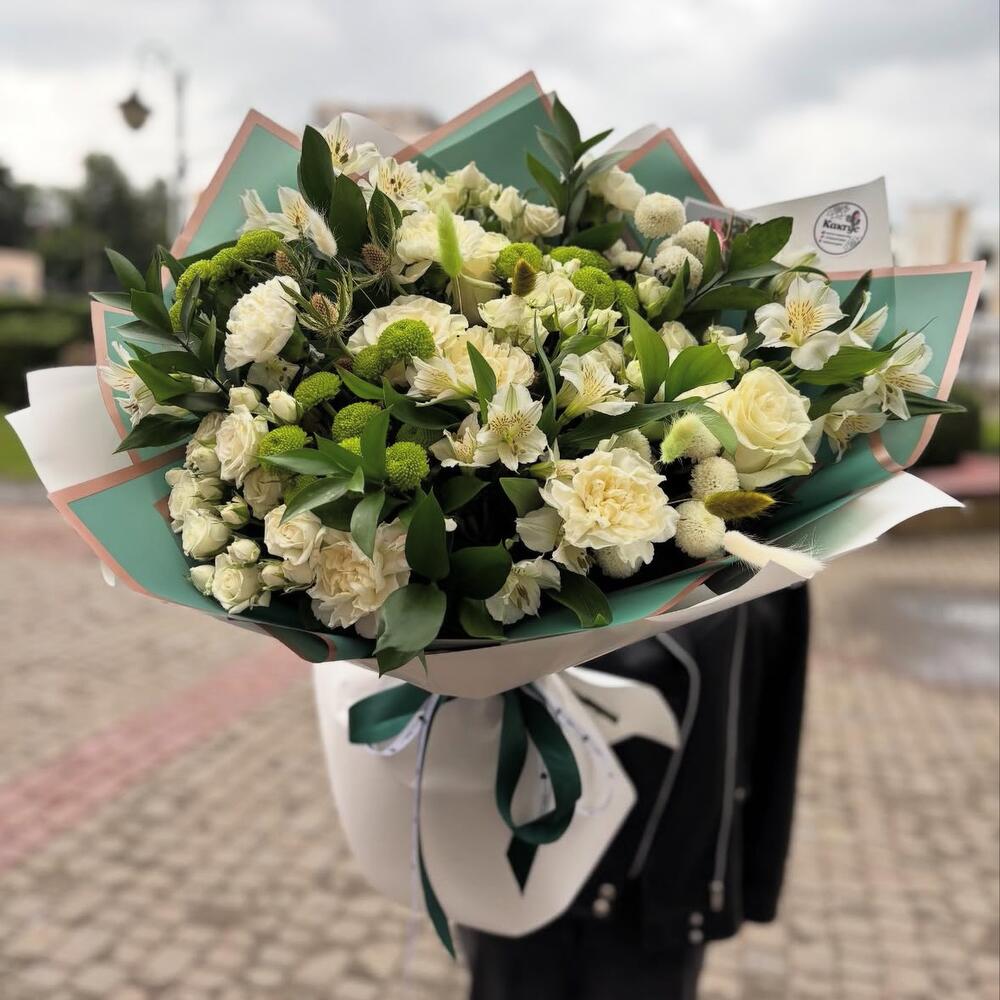 Букет «Природа» из хризантем, альстромерий, диантусов, роз и кустовых роз