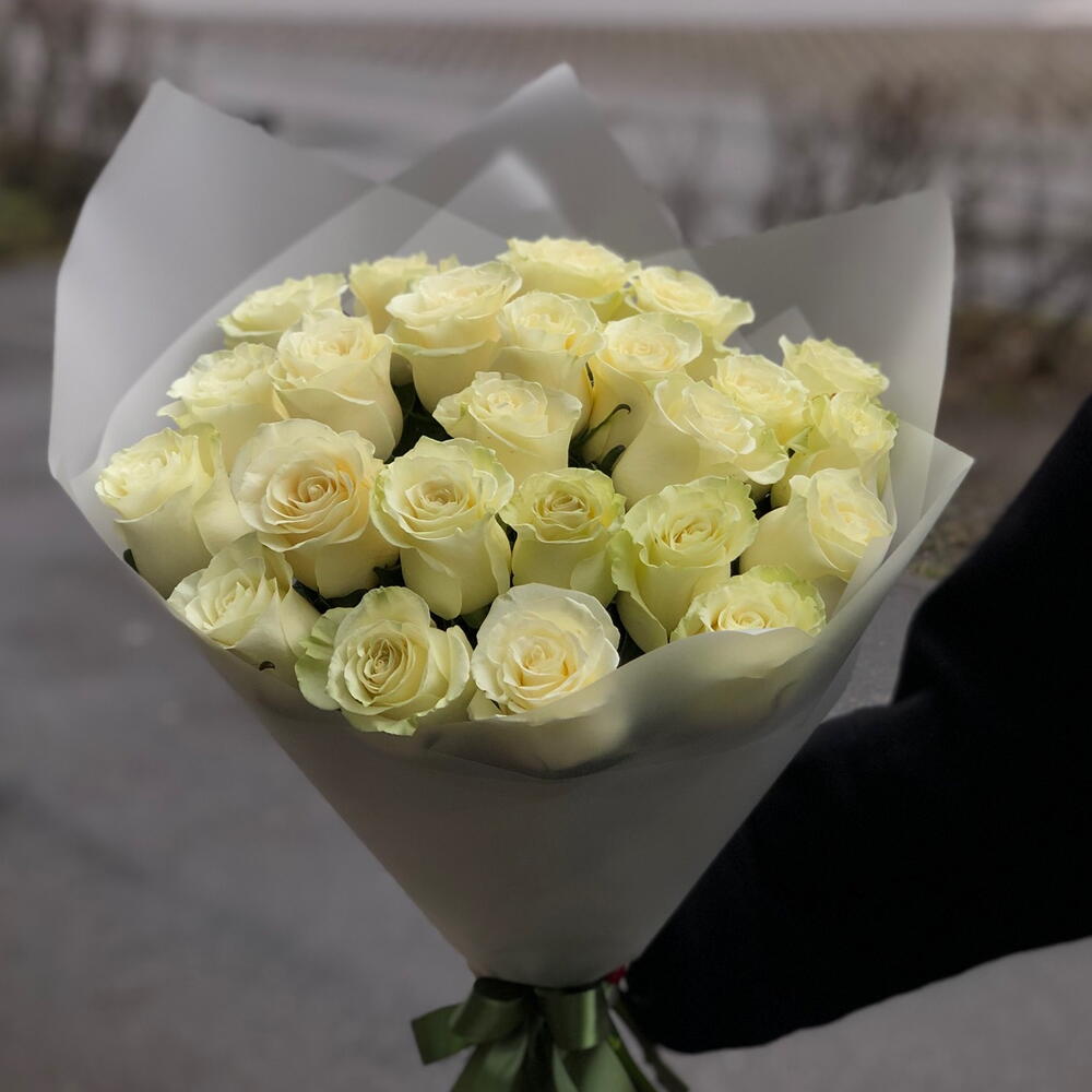 Букет из 25 белых роз
