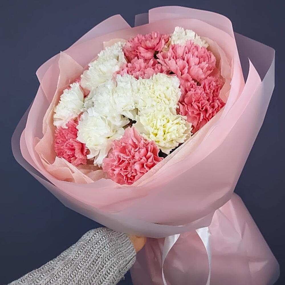 Букет из 15 розовых и белых диантусов