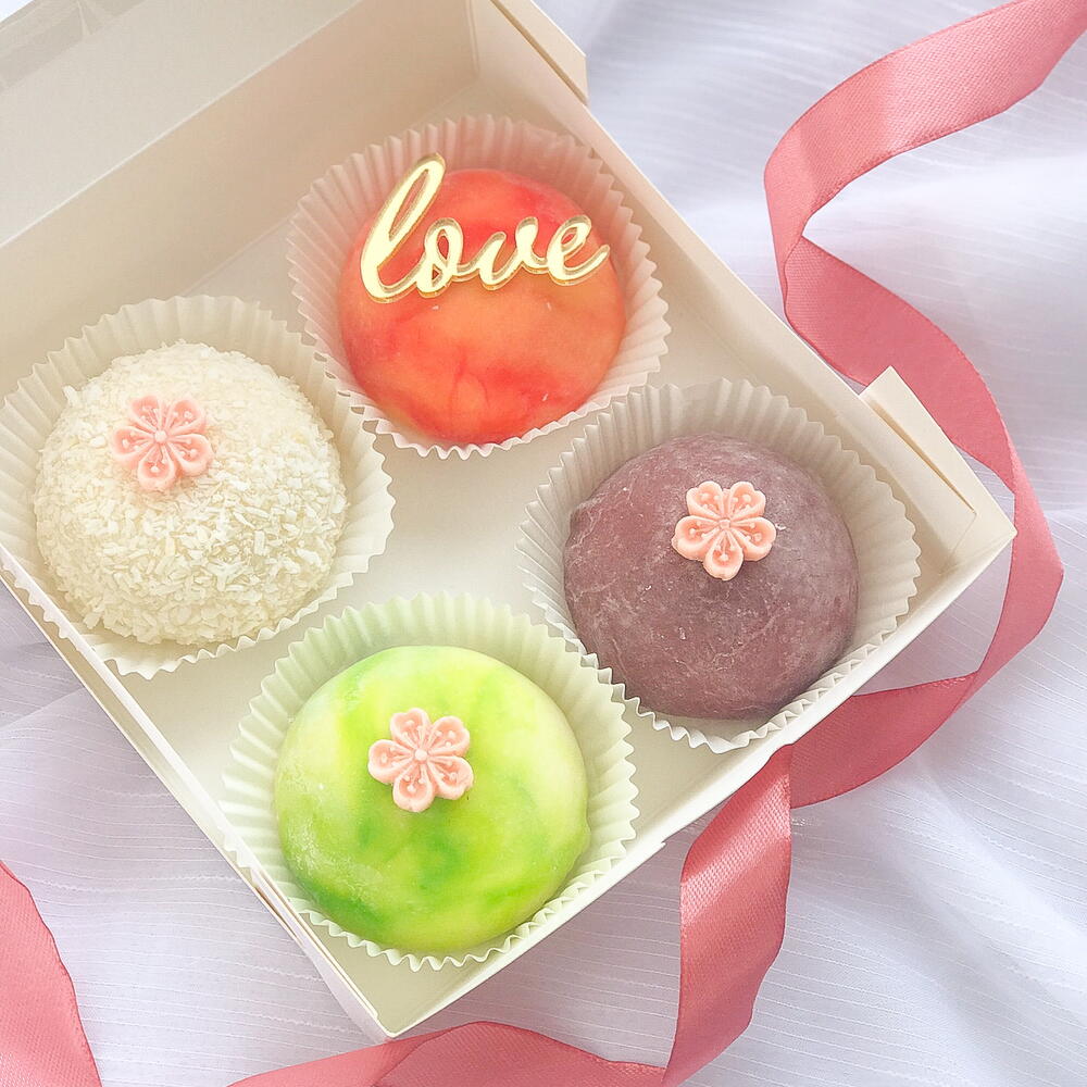 Мини бокс пирожных моти «Love»