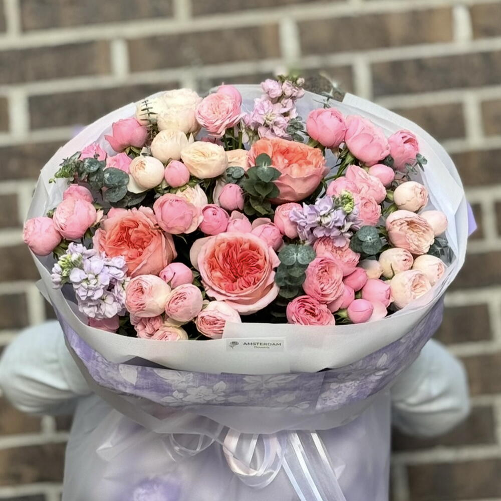 Large bouquet with peony-style roses