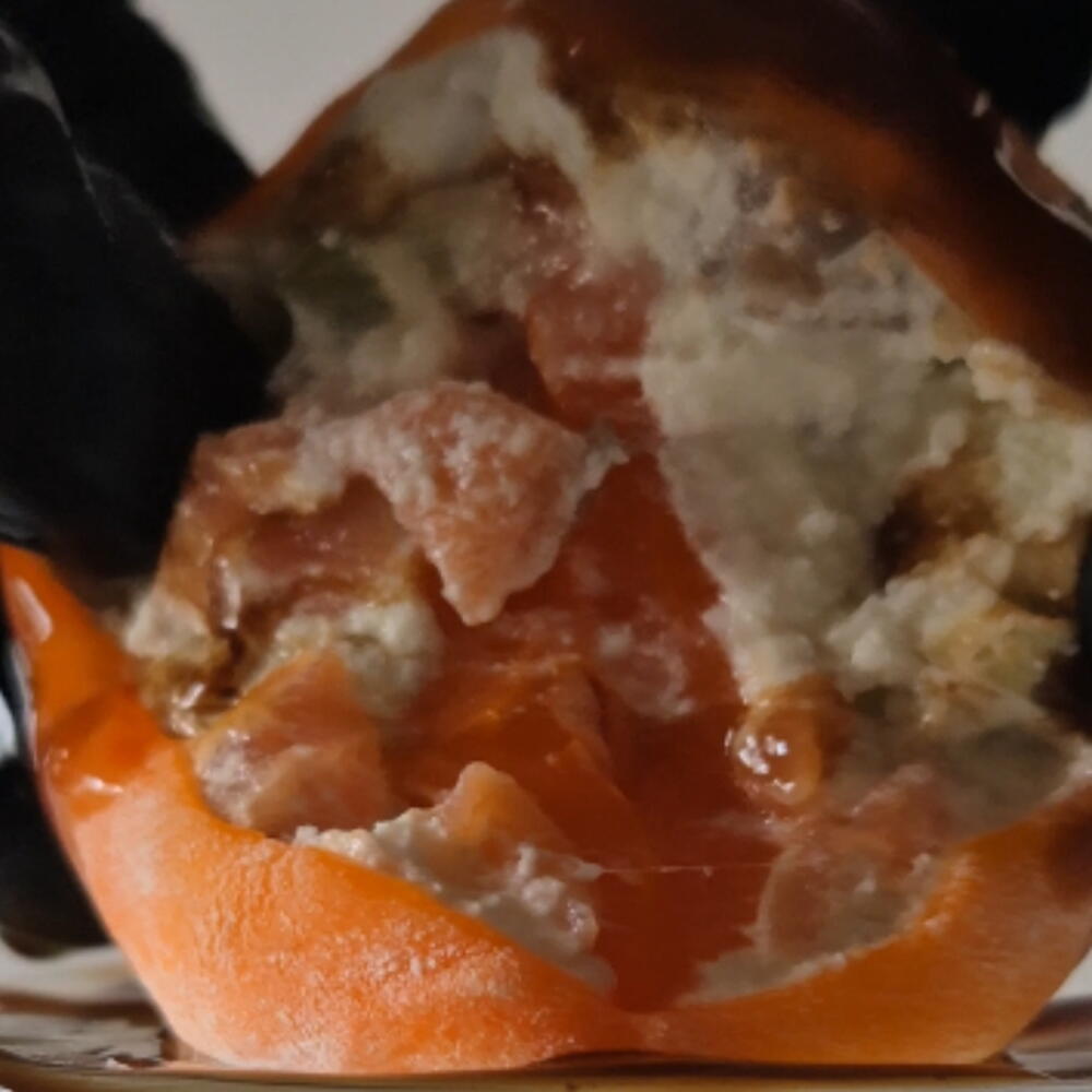Моти со слабосоленой семгой и огурцом