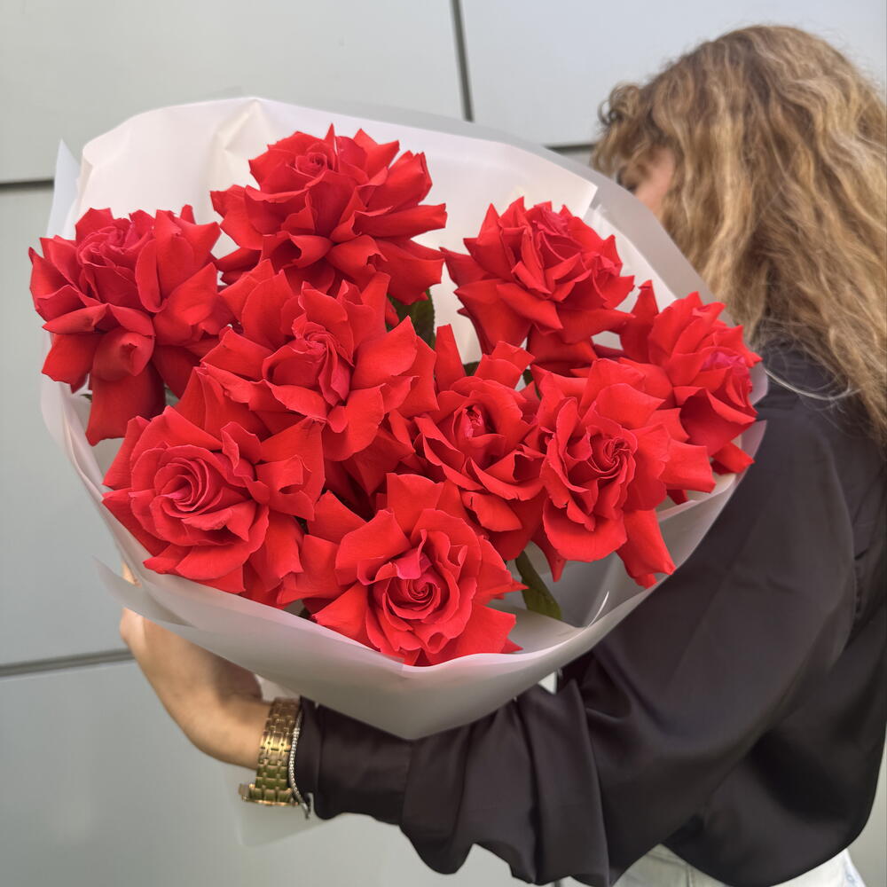 Эксклюзивный Букет «ТАЙНА АЛОГО САДА🥀»:  из французских роз сорта „Нина — загадочное послание на языке цветов🔮🌹