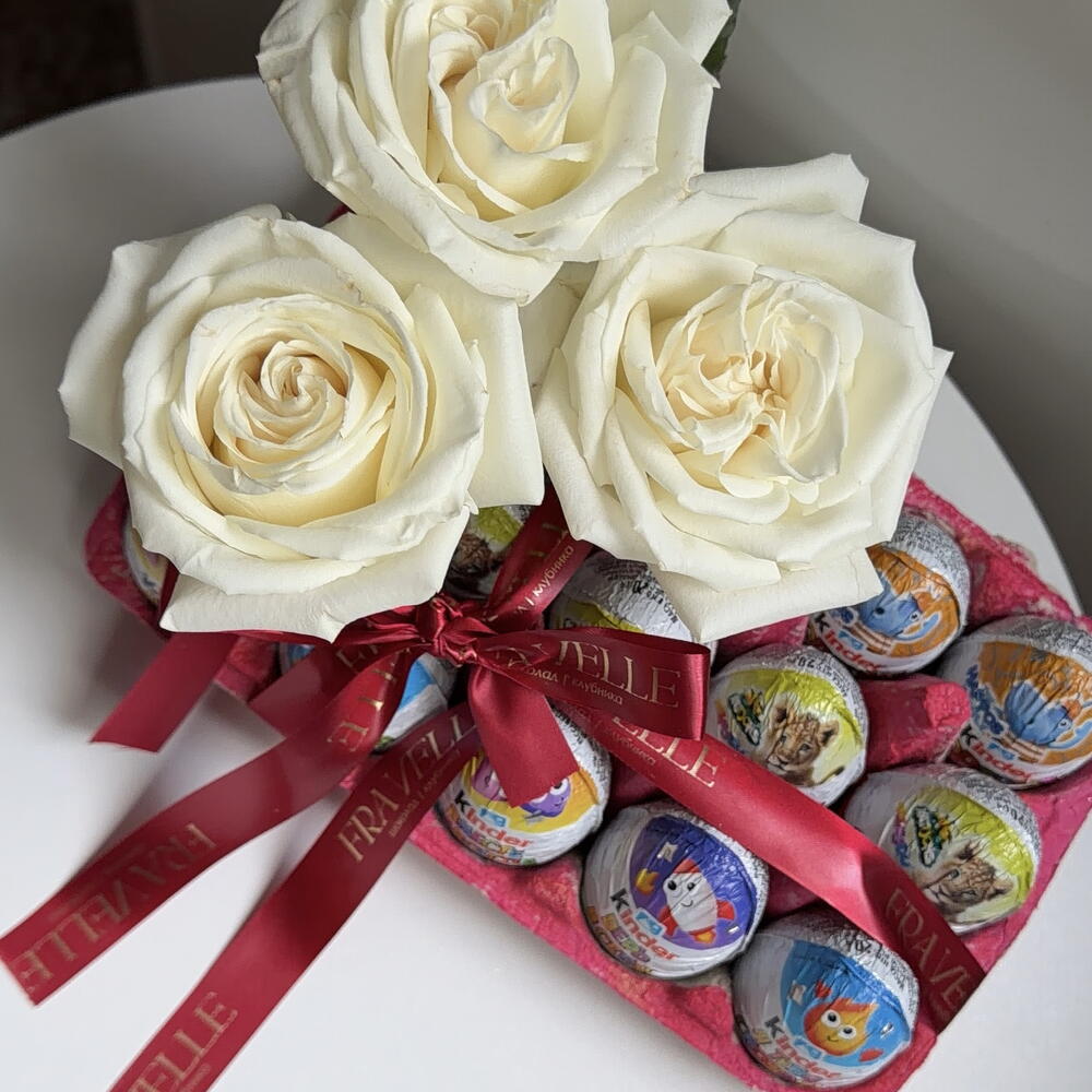 Композиция kinder с цветами розами 3 шт