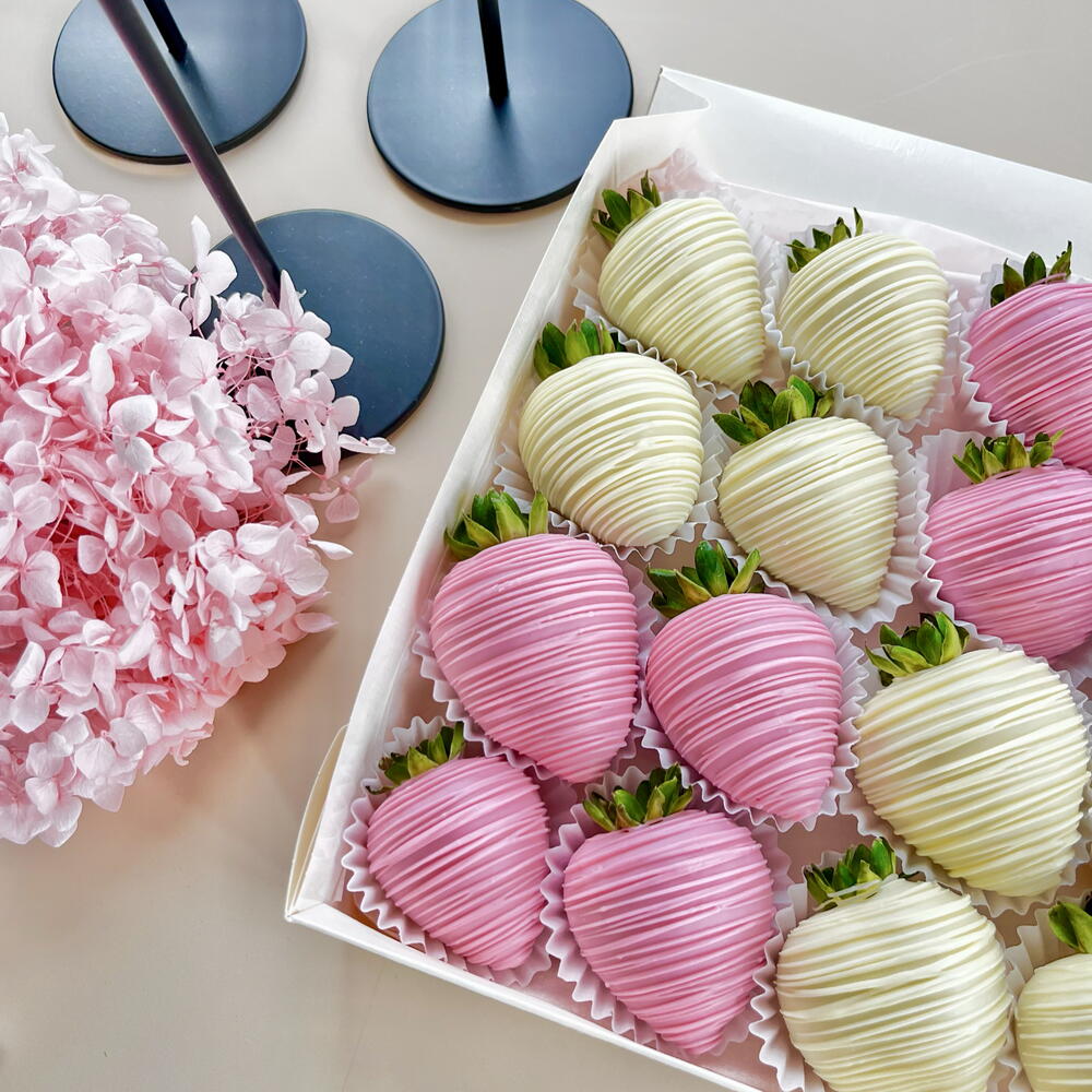 🔥 ХИТ! Клубника в шоколаде бело-розовый набор + подарок от Vivienne Sabo — румяна MACARON 16-20 ягод