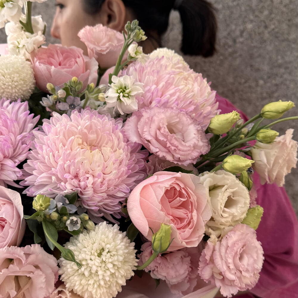 Signature mixed bouquet with lisianthus, roses and chrysanthemums "Pink Magic"