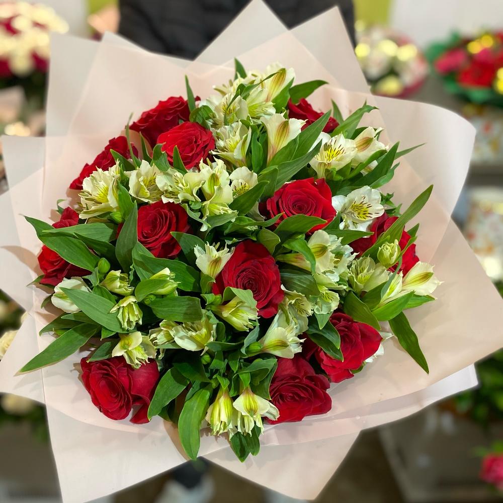 Альстромерия с розами