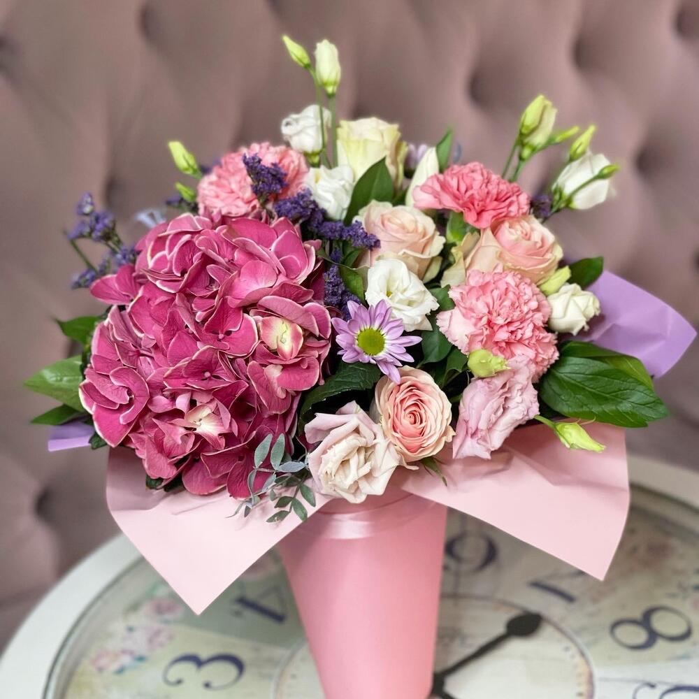 Цветы в коробке, Flowers & Gifts Moscow, buy at a price of 3900 RUB,  Flowers in a Box on Mir cvetov na Feodosiyskoy with delivery | Flowwow