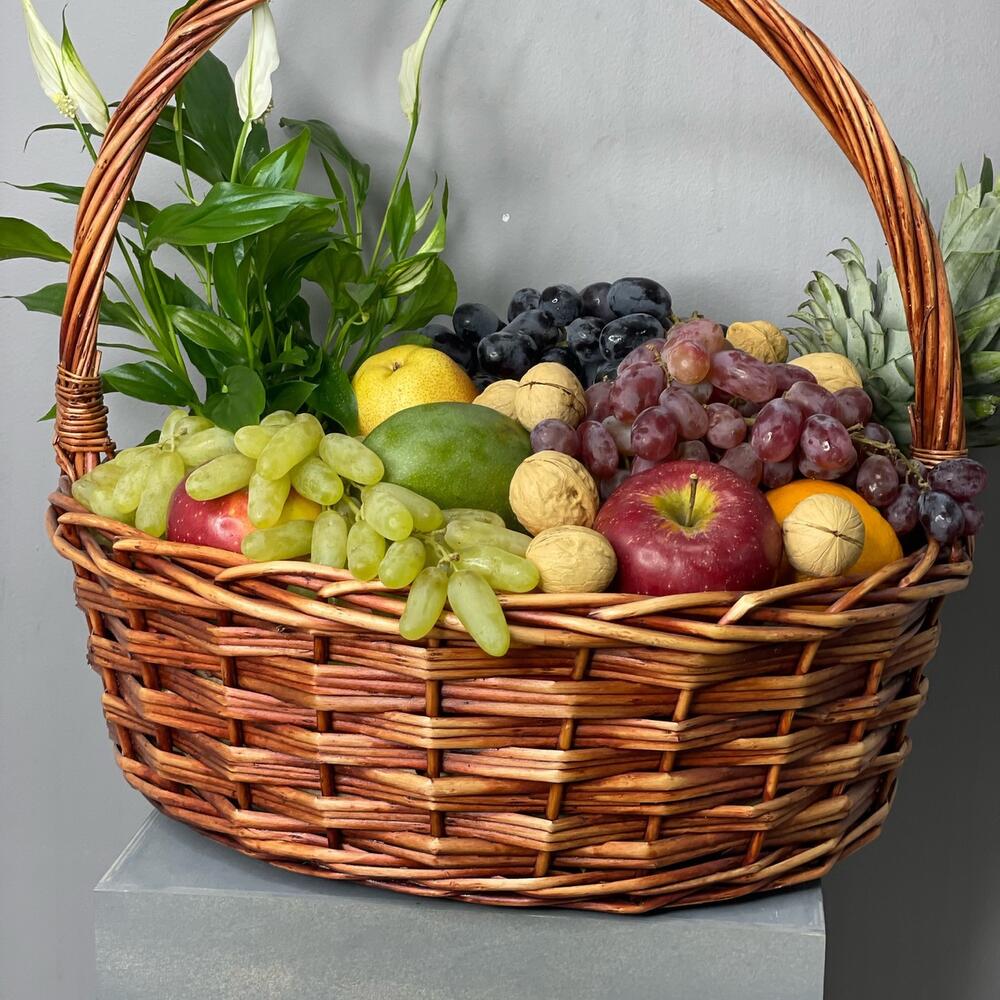 Basket of fruits , Nuts , spacifillum