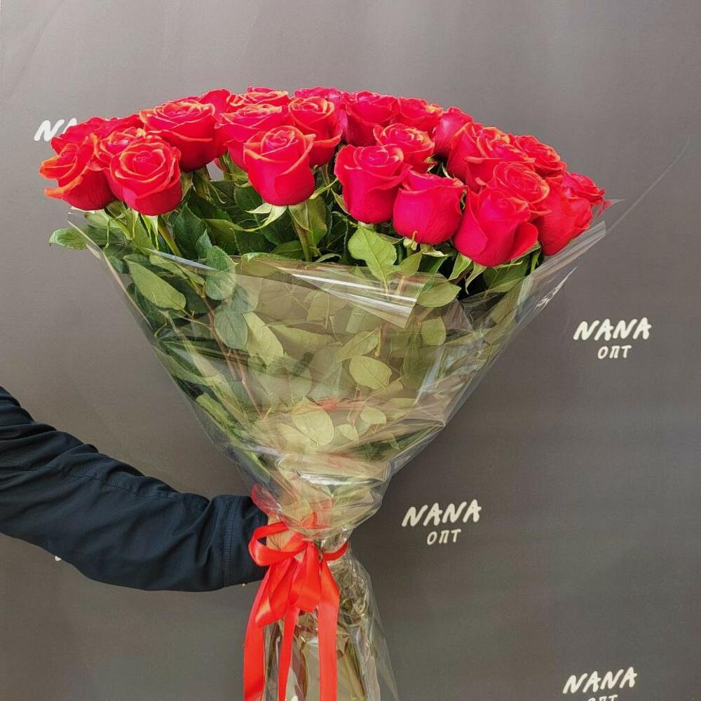 Букет из алых роз