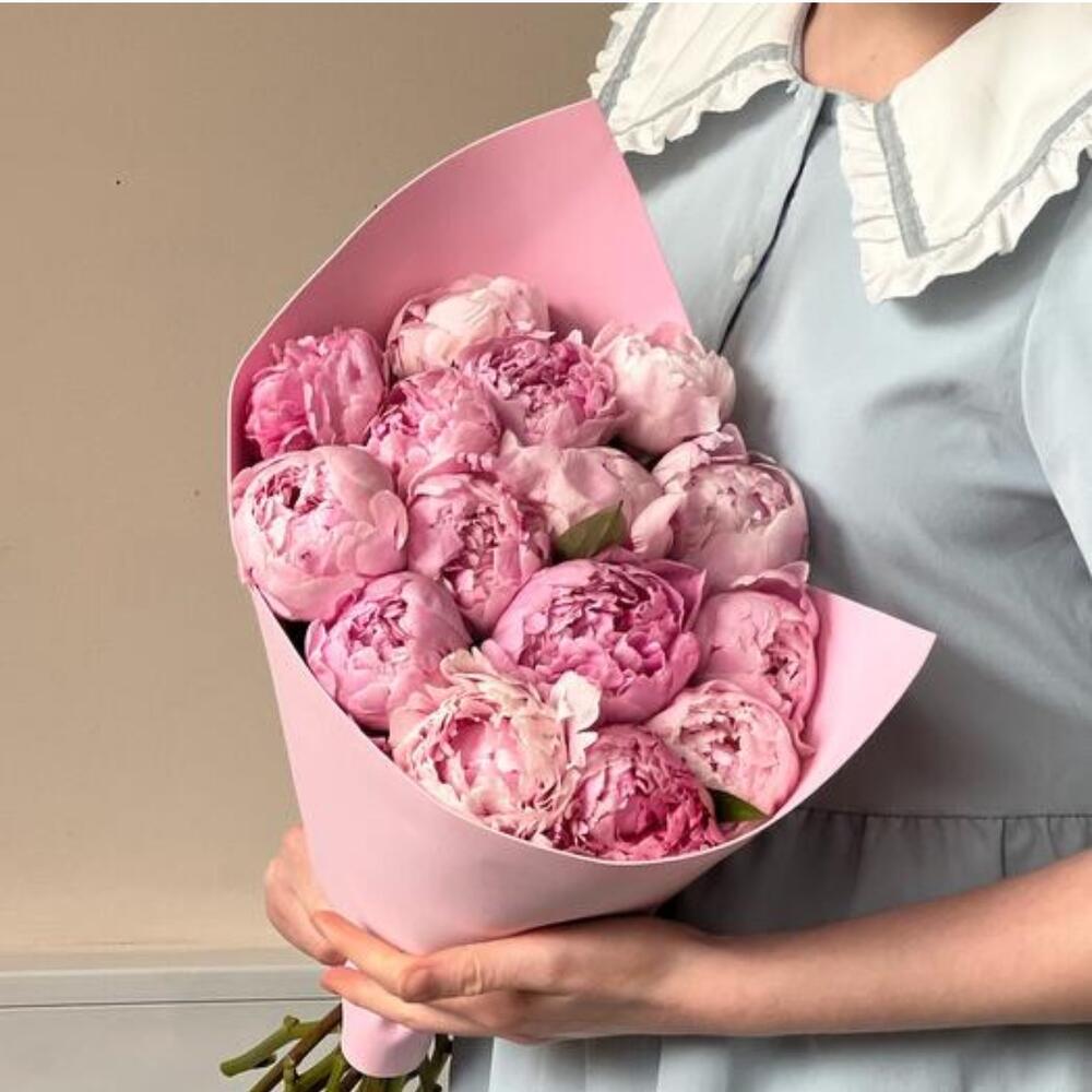 15 розовых пионов