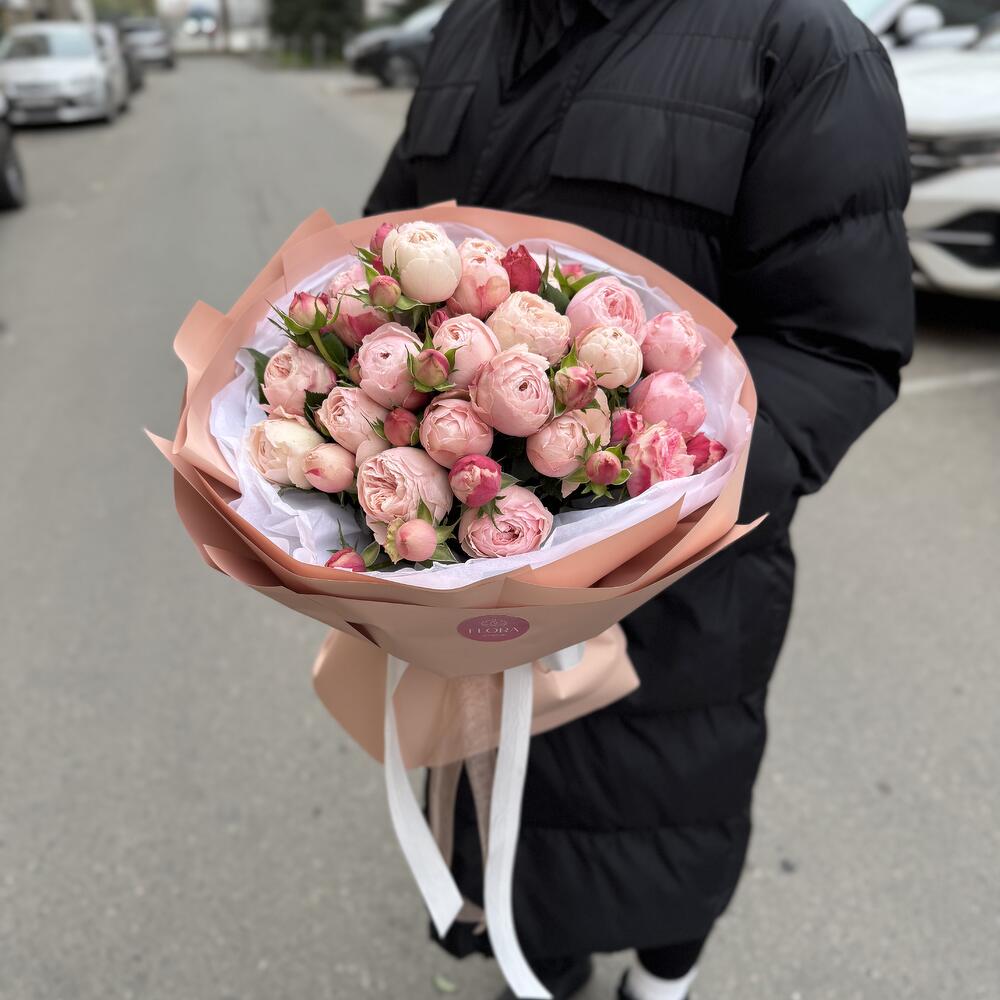 Пионовидные розы очень стойкие