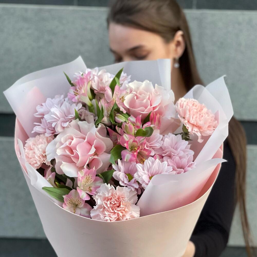 Альстромерия,диантус,хризантема кустовая и французская Роза
