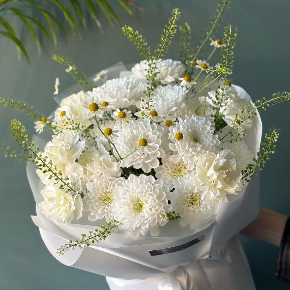 Букет белых хризантем White
