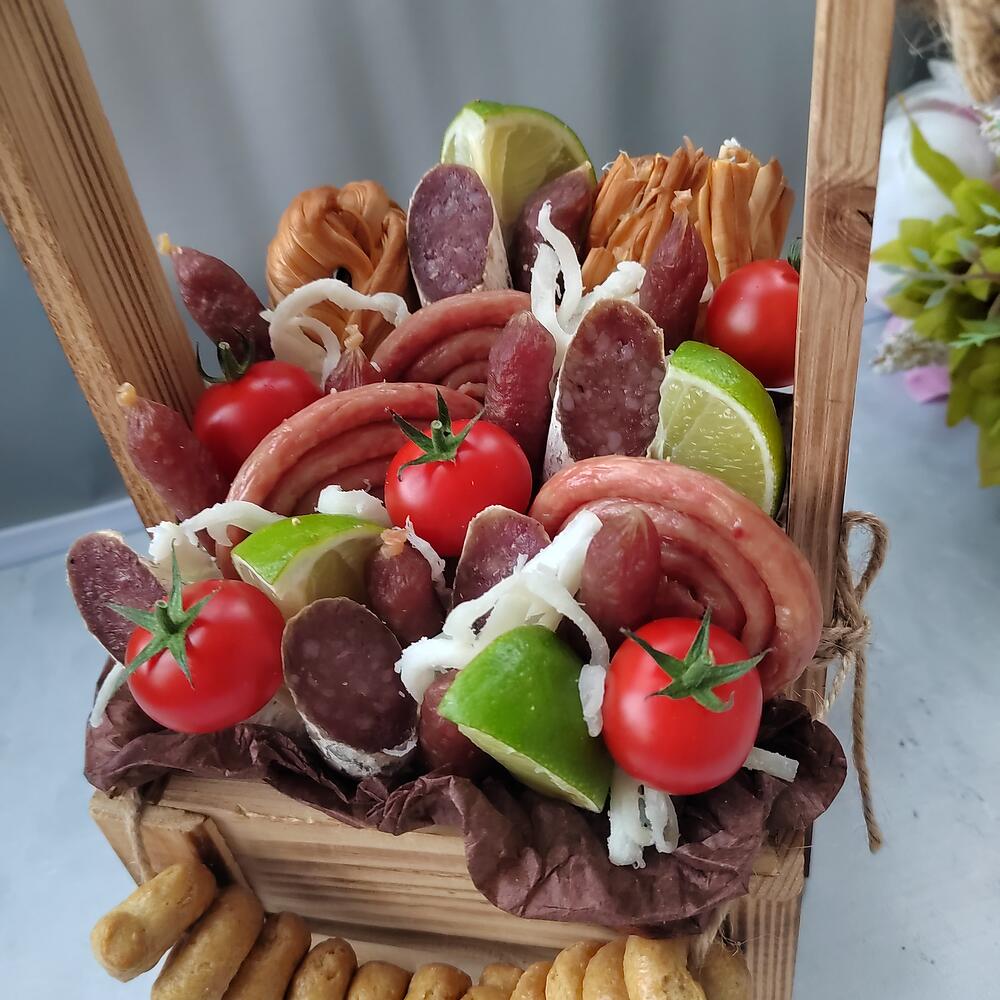 Ящик мясной с сушками к празднику