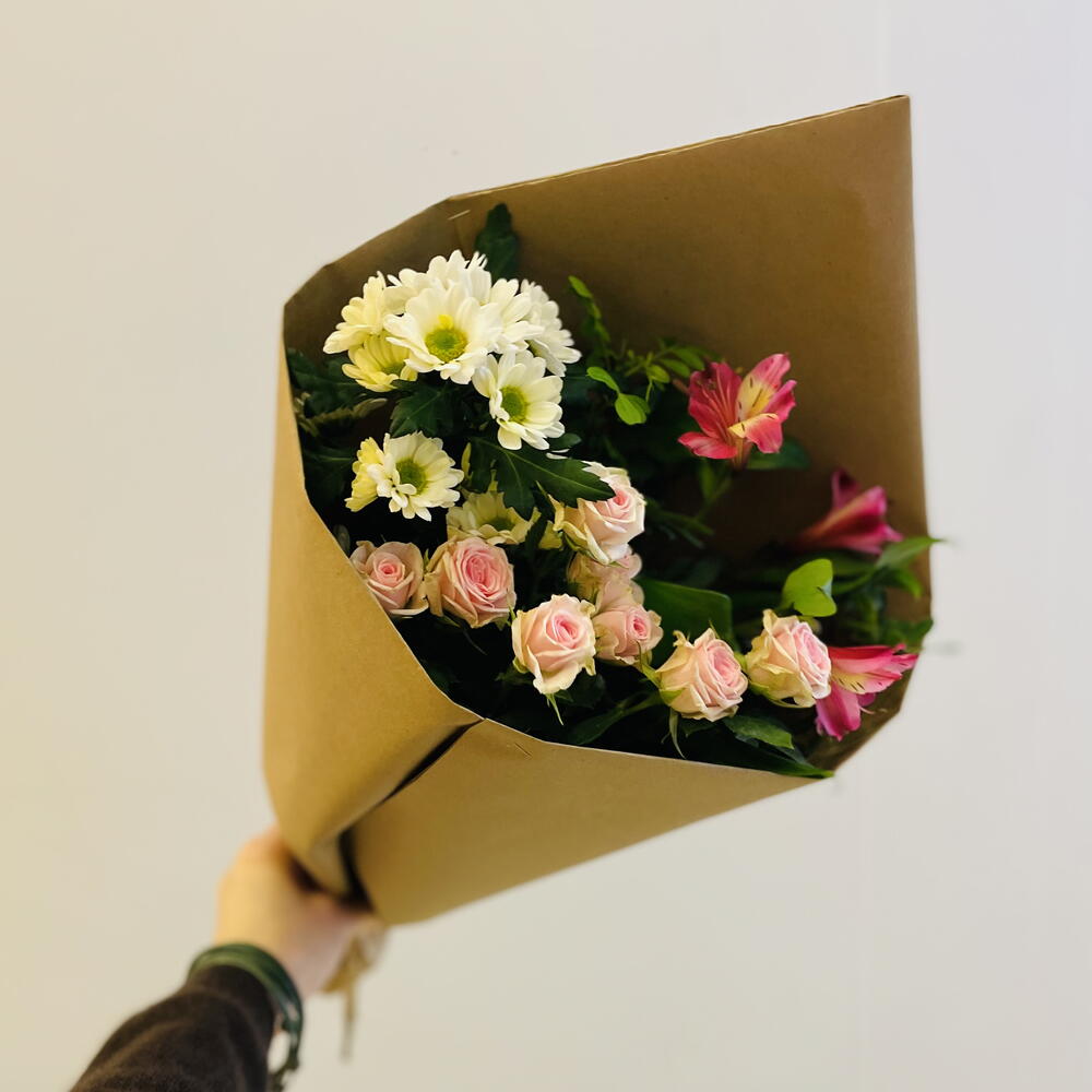 Букет 💐 в крафте цвет зависит от наличия товара