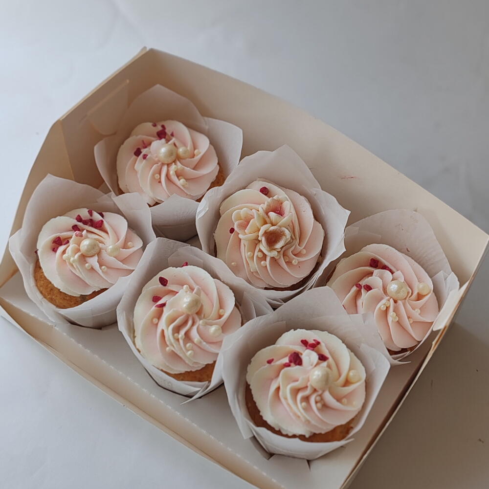 Капкейки с клубничной начинкой 6 шт