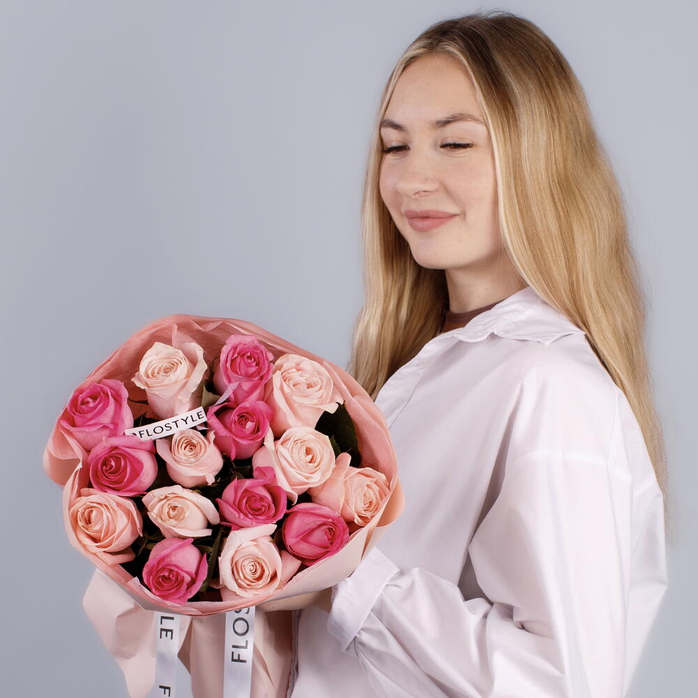 Букет из 15 роз двух розовых оттенков Rosa Galore