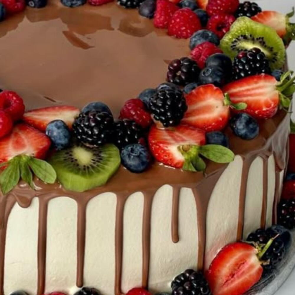 Шоколадный drip торт с ягодами 🍓🍫