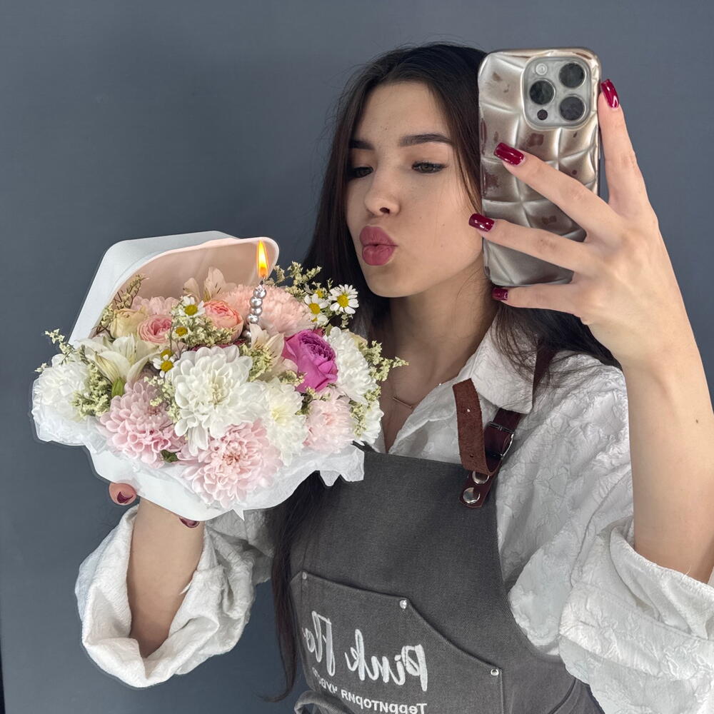 Бенто-Букет из цветов💐 из Кустовой Розы, Хризантемы Алтай и диантусов