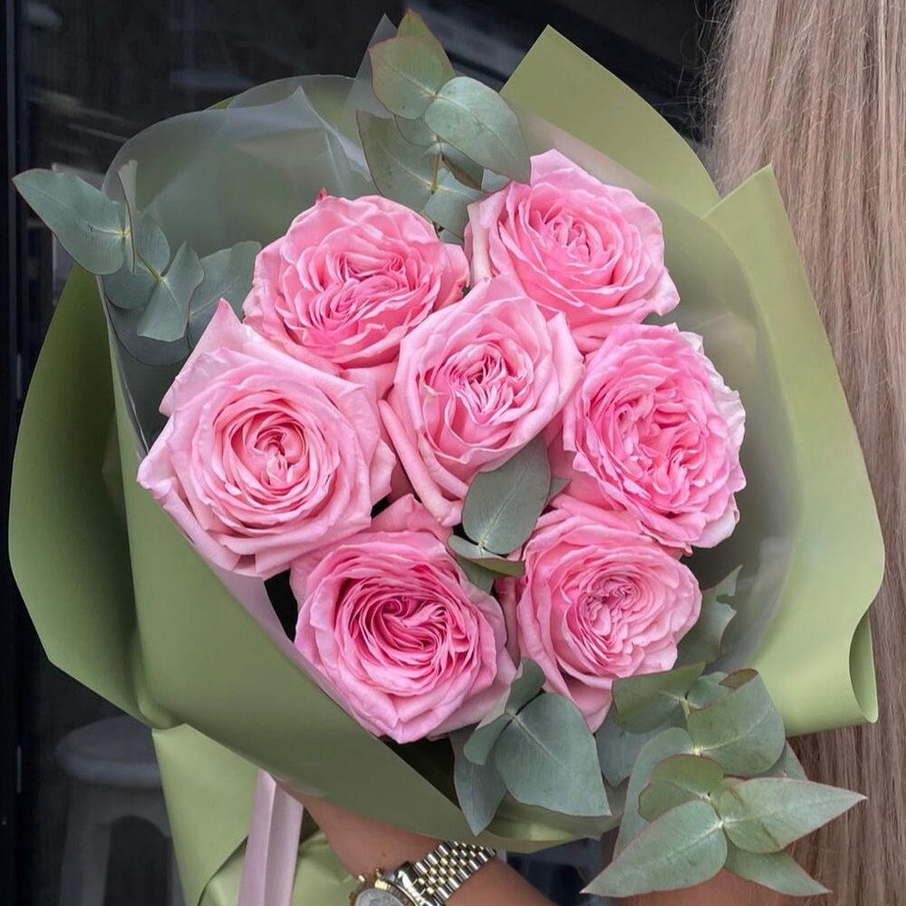 Садовые розы Pink O Hara с веточками эвкалипта "Аромат Франции"