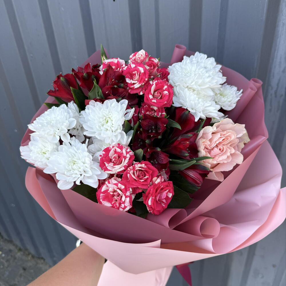 Букет с кустовой файер, хризантемы и альстромерия🌸