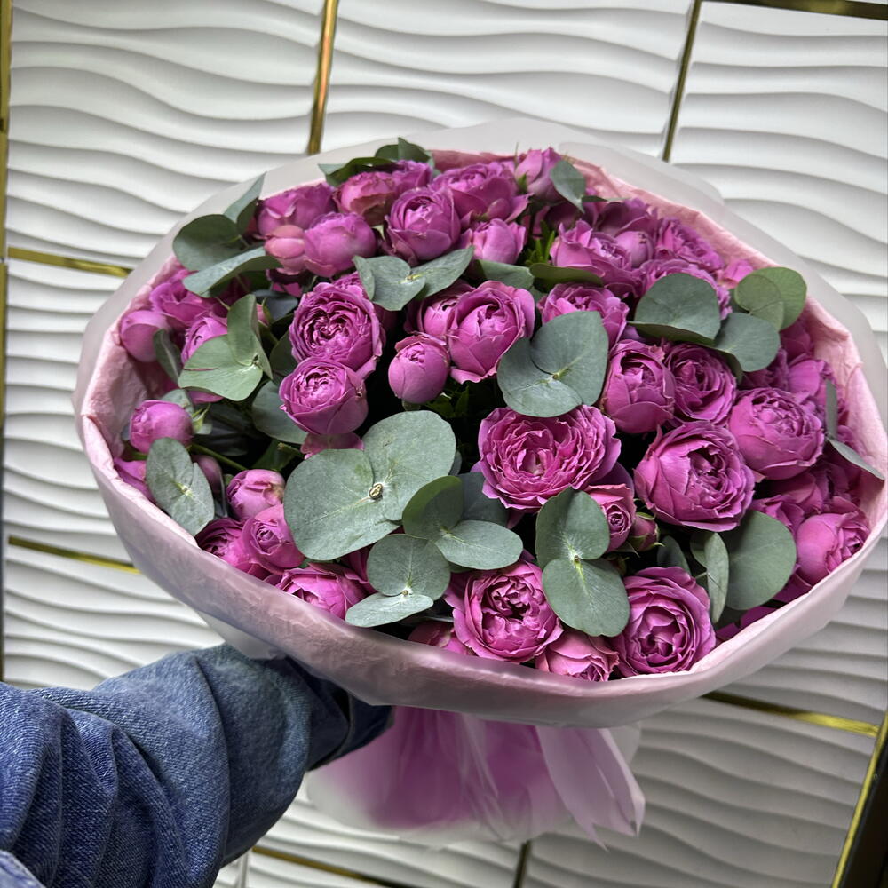 Букет из кустовых роз