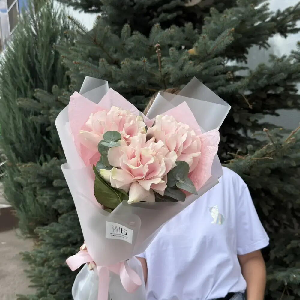 Букет-комплимент с нежными французскими розами