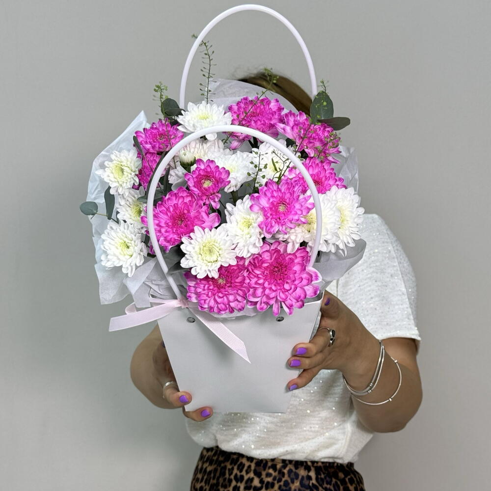Bag with pink chrysanthemums 4