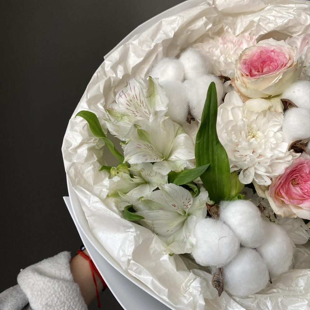 Хризантема , альстромерия , кустовая Роза и хлопок
