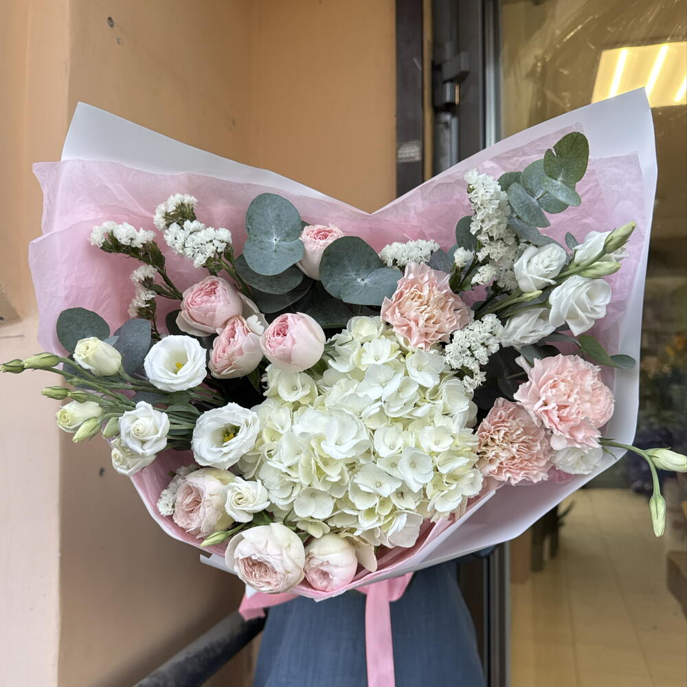 Нежный букет🌸 "лёгкие чувства" в составе гортензия, эустома/лизиантус, роза MANSFIELD, диантусы и статица 🌾
