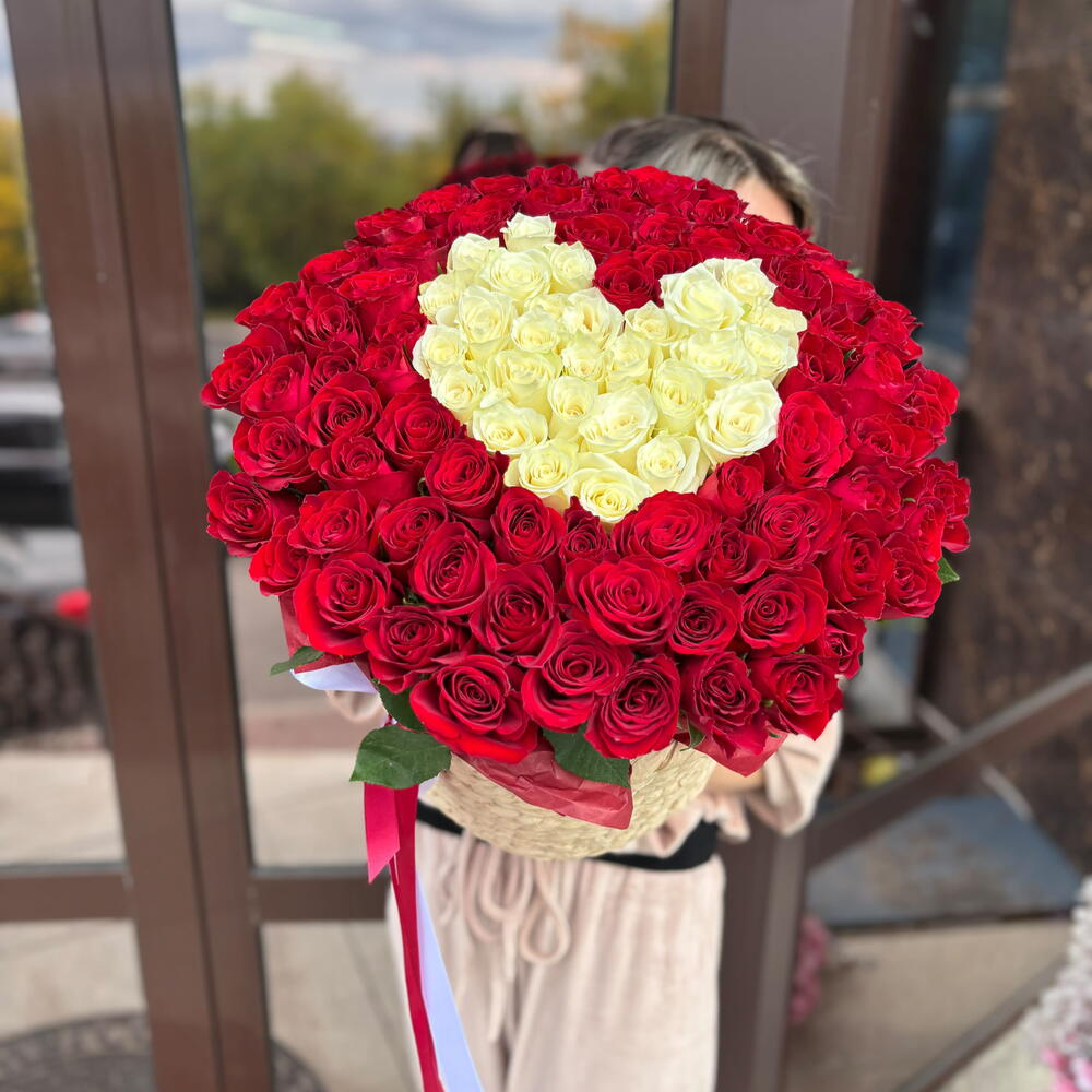 Корзина сердце из роз