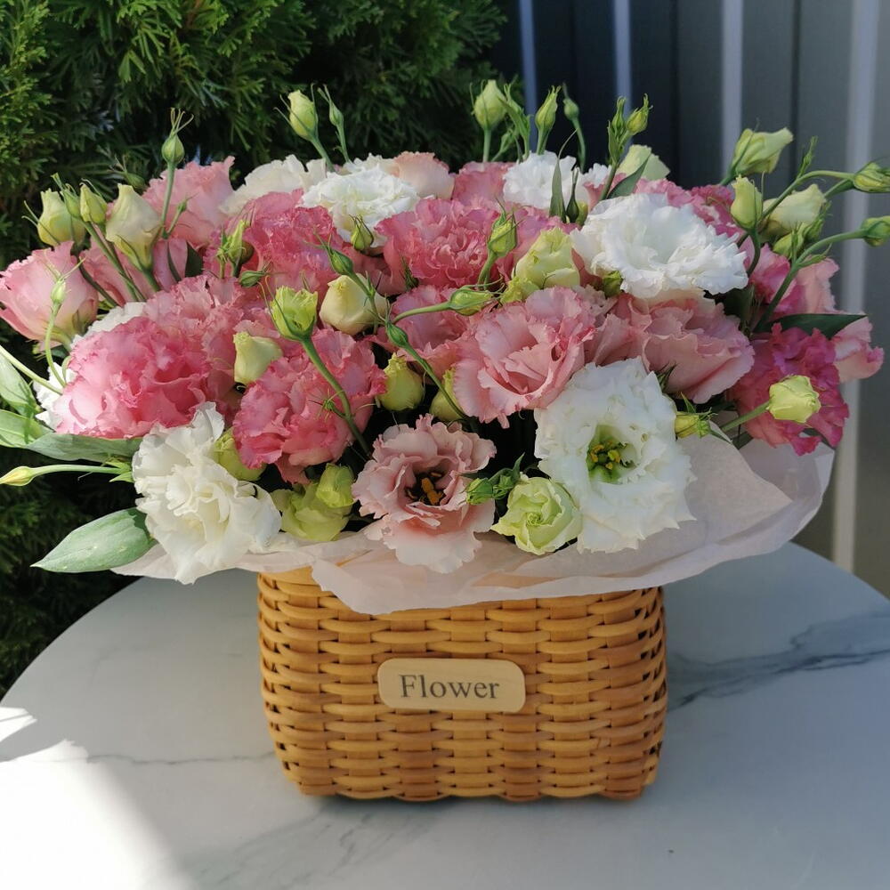 Корзина с эустомой🌸
