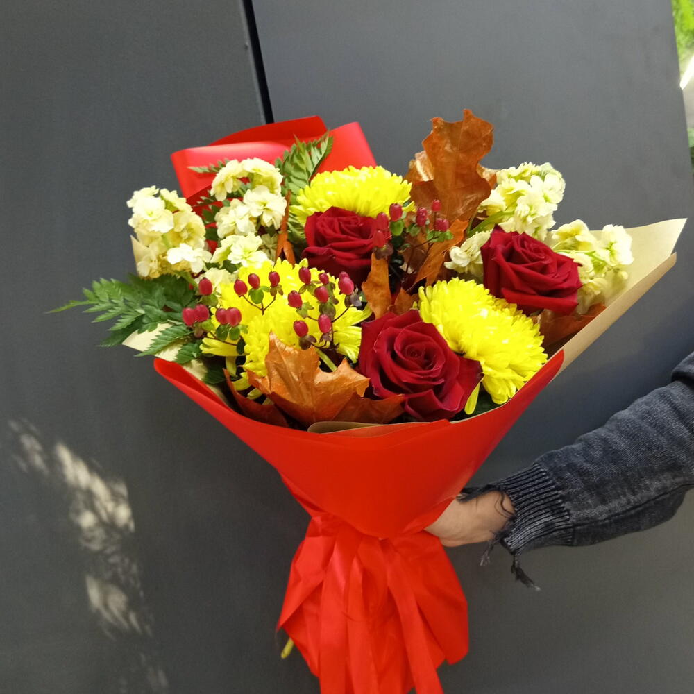 Императорский сад/роза/матиола/Гиперикум/хризантема/ доставка цветов в Уфе